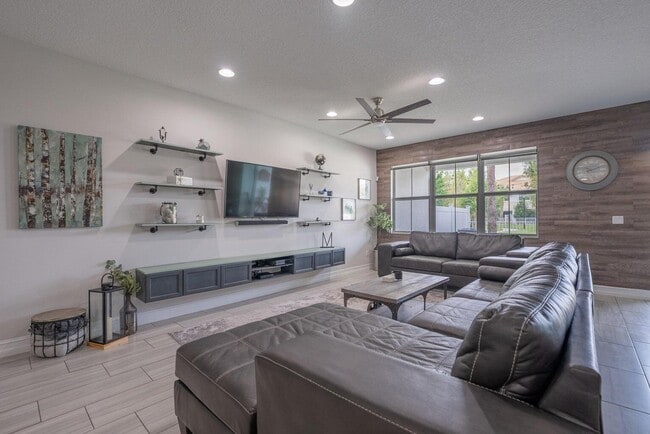 Building Photo - 11985 Park Central