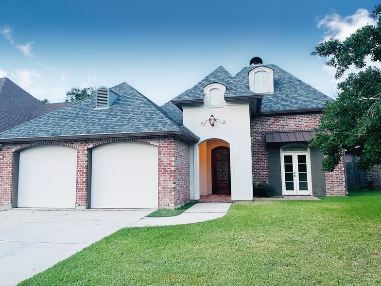 Primary Photo - 203 Metairie Ct