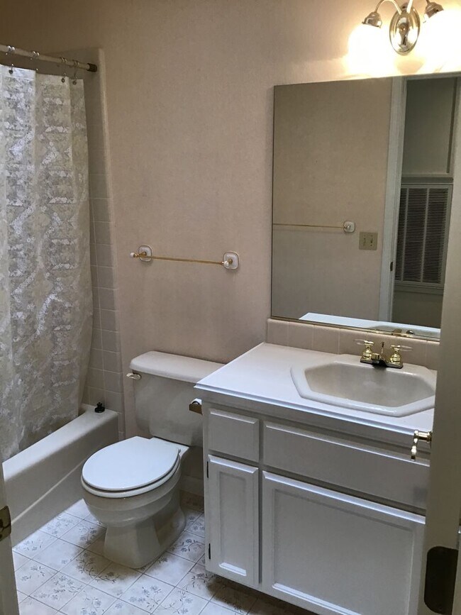 Building Photo - Beautiful Lake Wildwood Home on Cul-de-sac