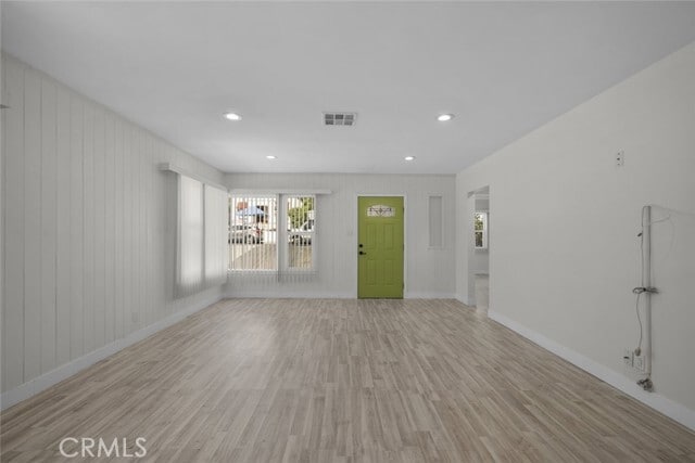 Building Photo - 10423 McClemont Ave