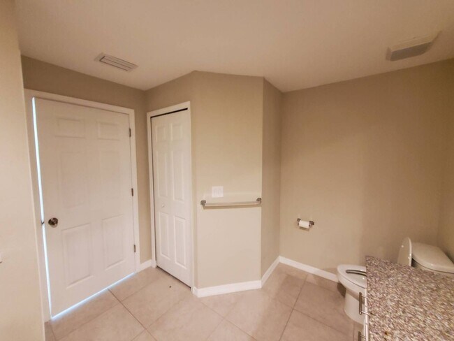 Building Photo - Duplex for rent