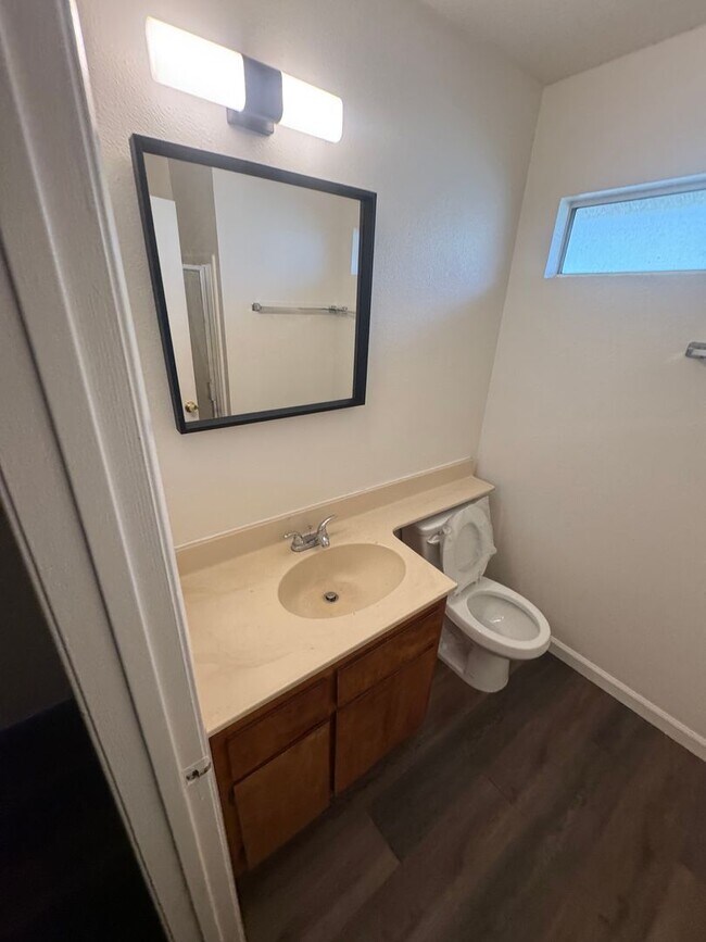 Building Photo - Oleander