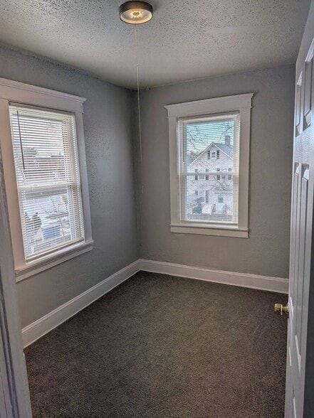 Building Photo - 125 Main St