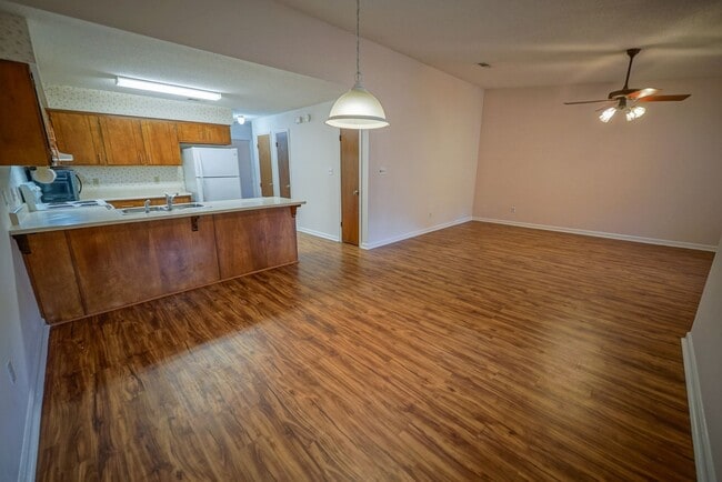 Building Photo - 2/2 Single Family Home in Park Terrace