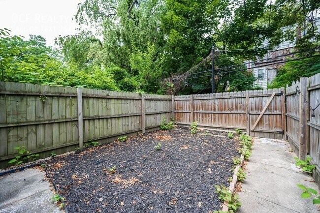 Building Photo - 5847 Willows Ave