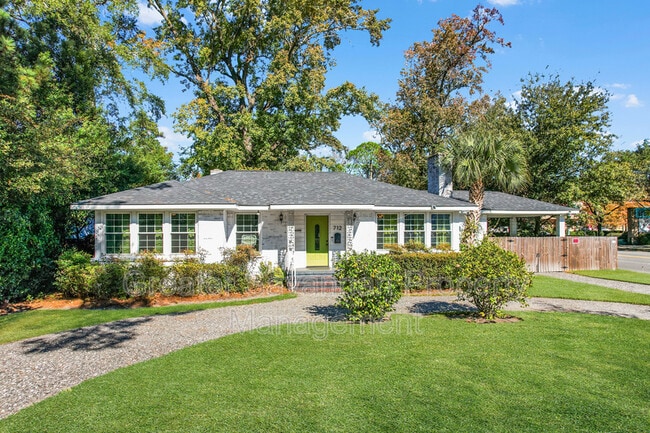 Building Photo - 712 Columbus Dr