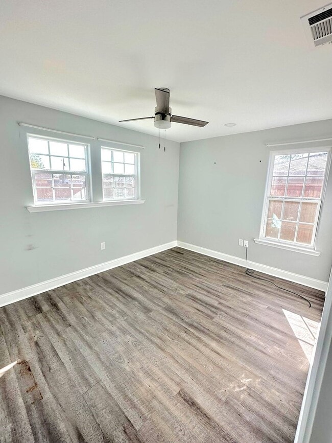 Building Photo - 4915 McKnight Dr