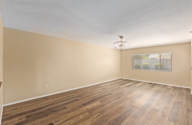 Building Photo - 2113 E Pebble Beach Dr