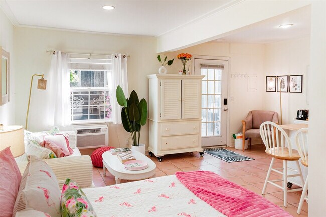 Building Photo - 519 28th St