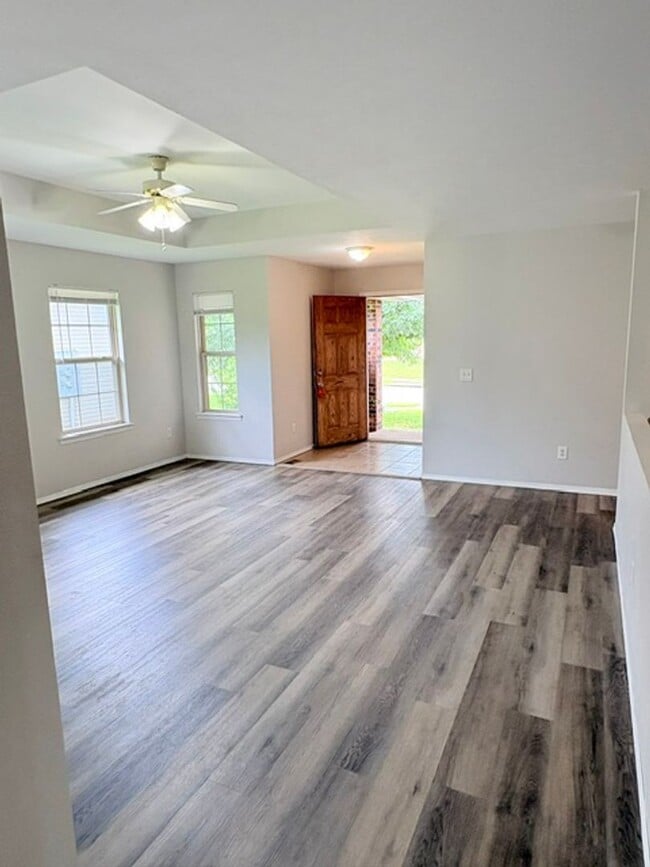 Building Photo - Ozark~ 4 bedroom walkout basement duplex for rent!