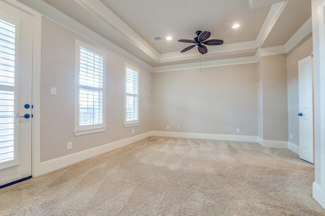 Building Photo - Luxury East Shore Living | Lake Woodlands Views | Near Market Street & Hughes Landing