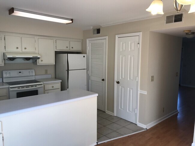 Building Photo - 2629 Blakemore Ave