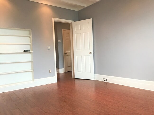 Building Photo - Charming 2 Bedroom/2 Bathroom Apartment in...