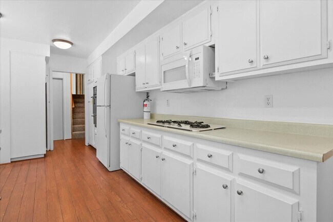 Building Photo - 383 Catalina Rd