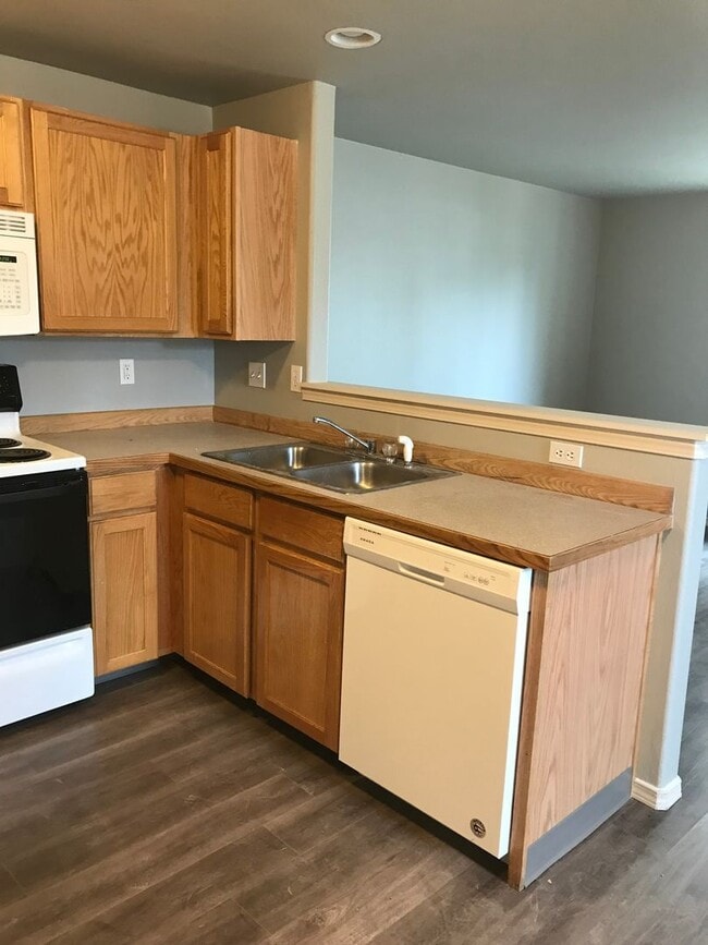 Primary Photo - Townhome in NW Redmond in Fairhaven Vista