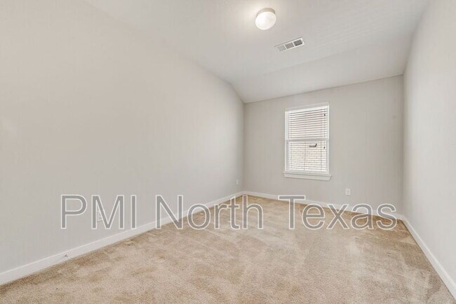 Building Photo - 1900 Spoonbill Dr