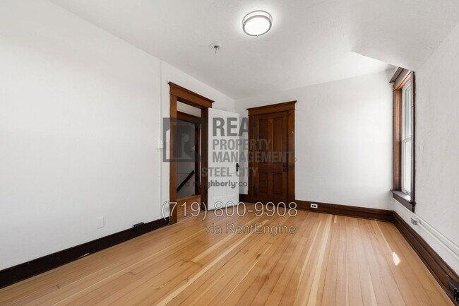 Building Photo - 1530 33rd Ln