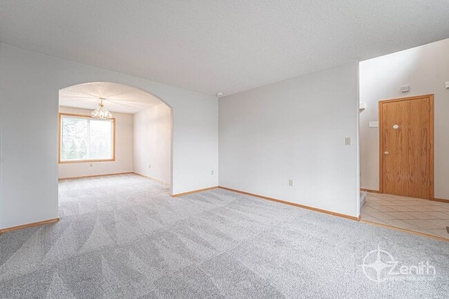 Building Photo - 10404 NE 65th Ave