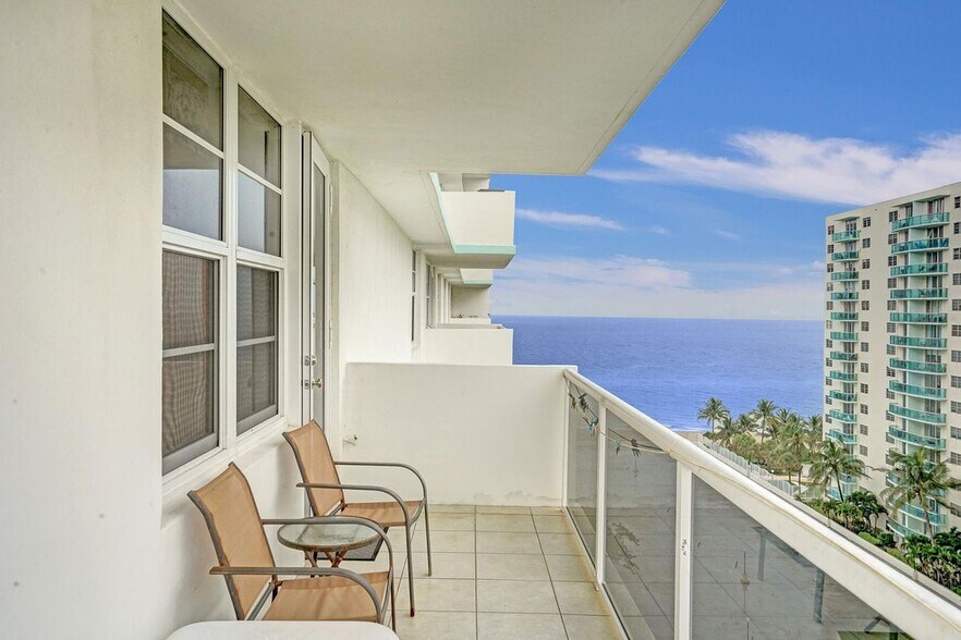Building Photo - 3725 S Ocean Dr