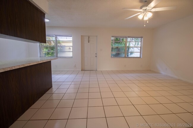 Building Photo - 1501 Himmarshee St