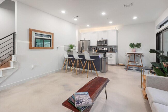 Building Photo - 6409 Berkman Dr