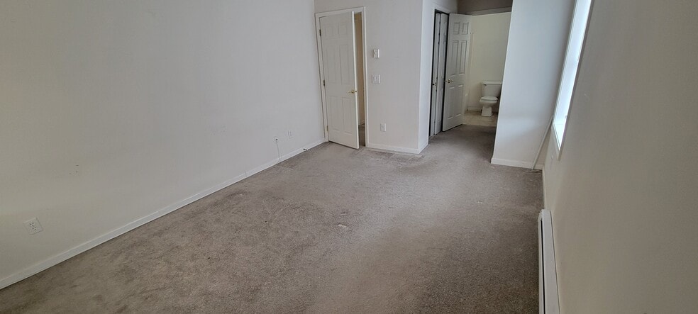 Master Bedroom - 2010 Grammercy Ave