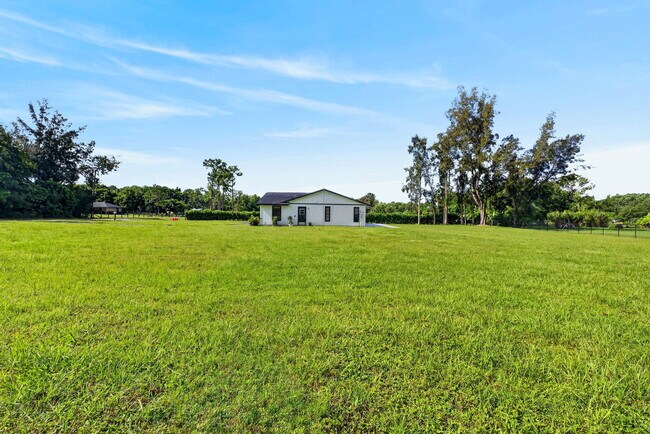 Building Photo - 5989 Coconut Blvd