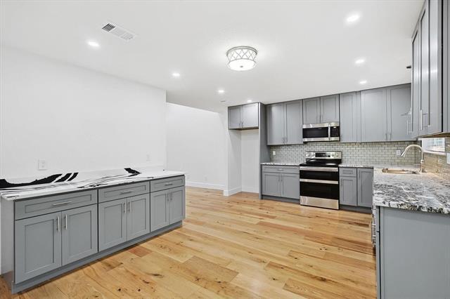 Building Photo - 402 Creekmeadow Ln