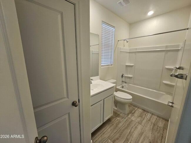 Building Photo - 3010 E Augusta Ave