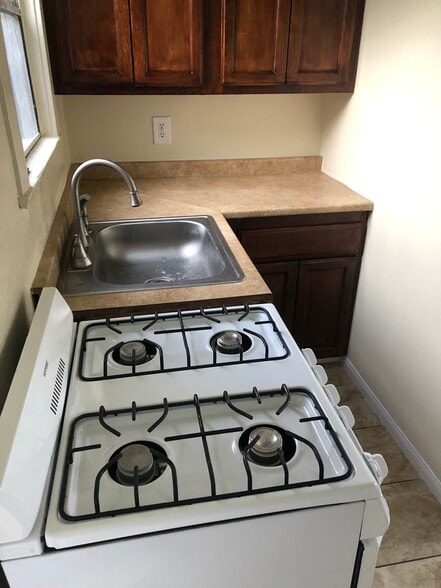 Kitchen - 716 1/2 W 60th St