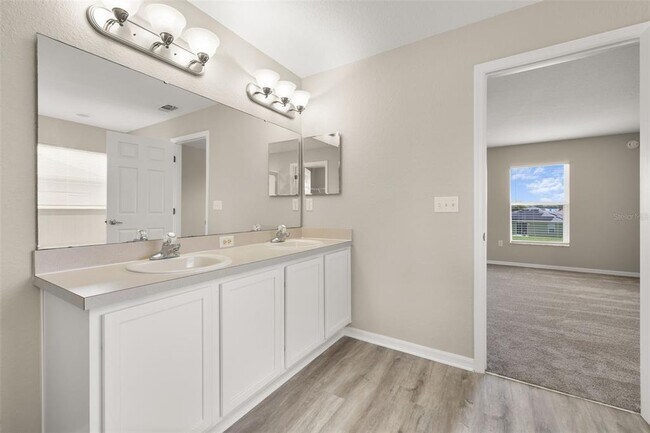 Building Photo - 1037 Brenton Manor Dr