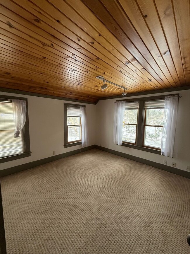 Building Photo - Charming Downtown Middleton Gem on Hubbard Ave