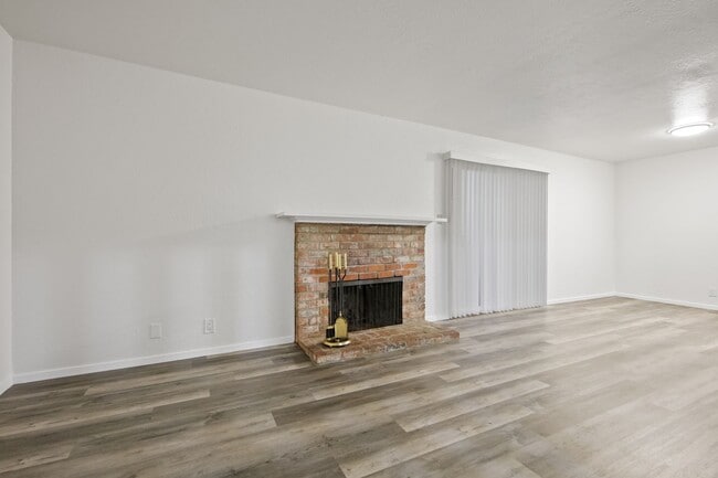 Building Photo - 3 Bedroom 2 Bathroom House For Rent!