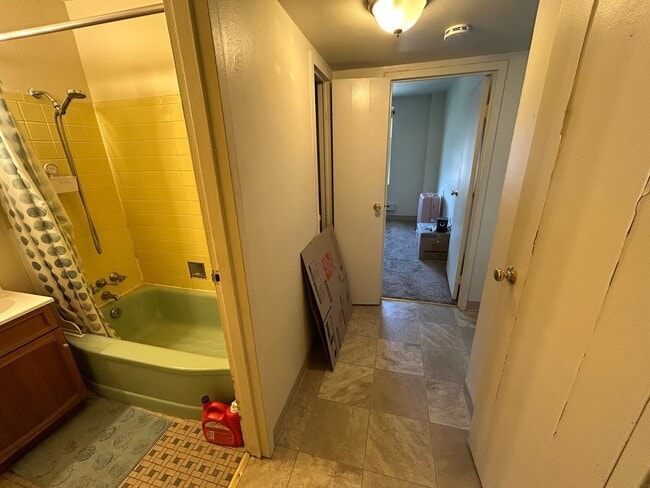 Interior Photo - 1029 E Knapp St