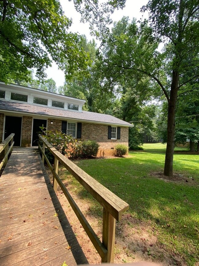 Building Photo - AVAILABLE IN APRIL 2026!