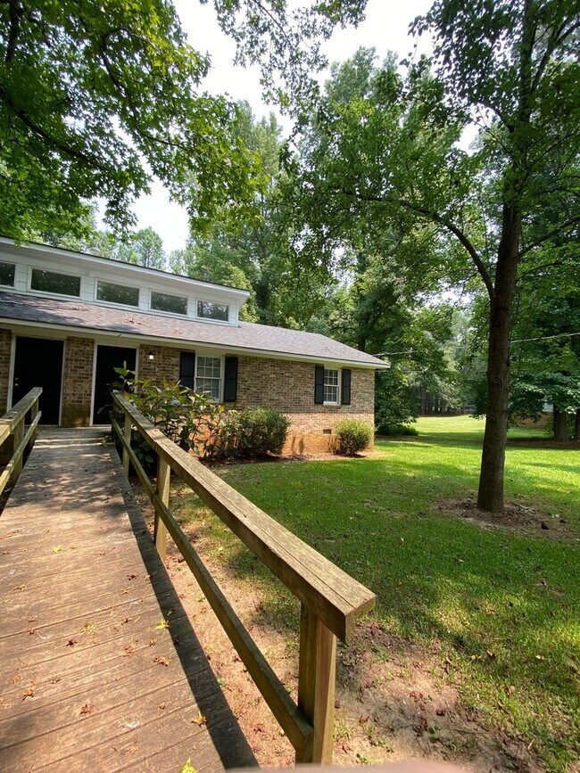 Building Photo - AVAILABLE ON APRIL 1ST 2026!