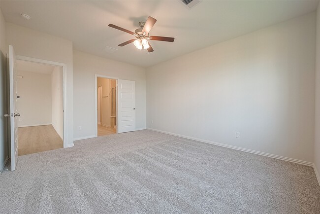 Building Photo - 27966 Western Crk Ct