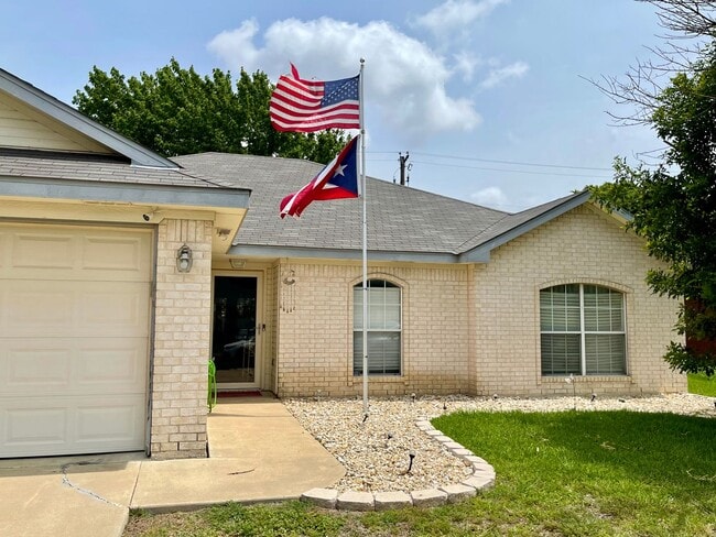 Building Photo - 3107 Woodrow Dr