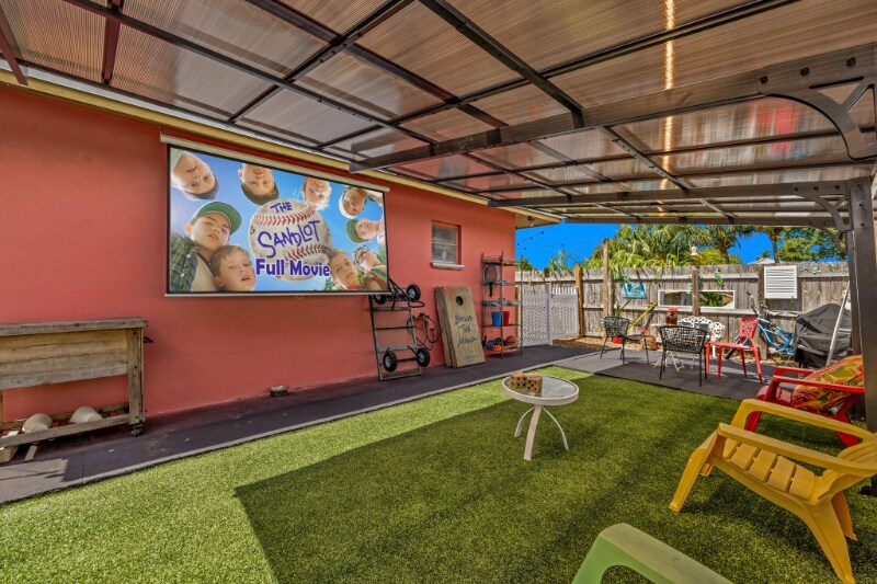 Building Photo - 1035 - 1037-1037 NE 32nd St