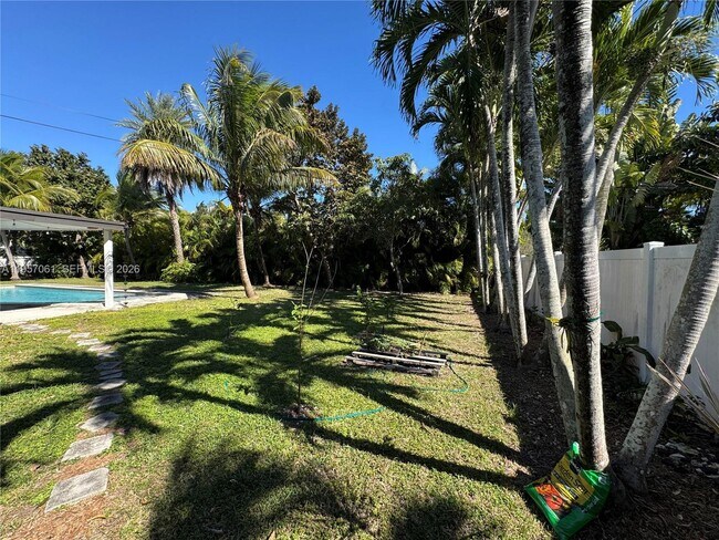 Building Photo - 13451 SW 74th Ave