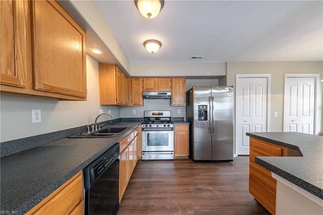 Building Photo - 108 White Cedar Ln