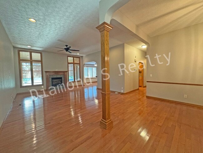 Building Photo - Gorgeous Custom All Brick Home in Fox Grap...