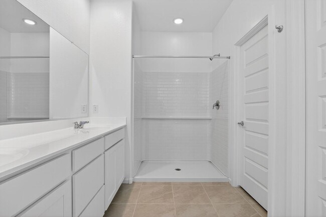 Building Photo - Modern 3BR Living with Resort-Style Amenities in Magma Vista Ranch