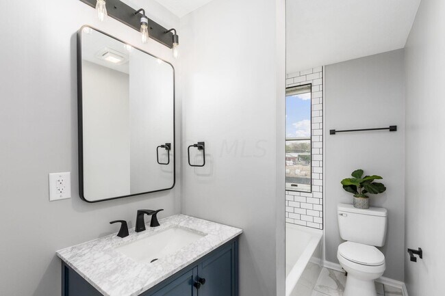 Building Photo - 848 Oak St