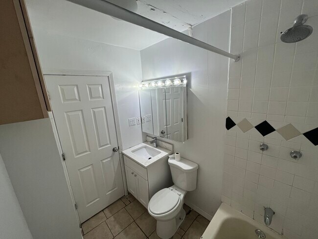 Washroom - 2048 W 52nd Pl