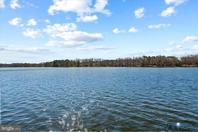 Building Photo - 686 Lake Caroline Dr