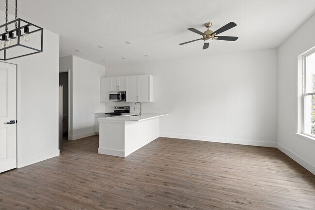 Building Photo - BRAND NEW!! 3 bedroom 2.5 bath Daytona Bea...