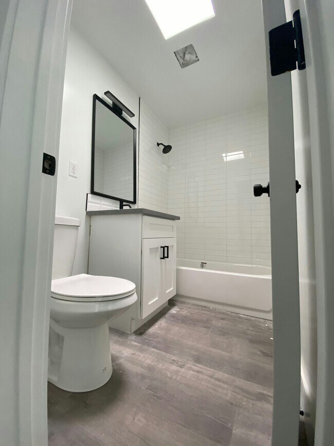 Building Photo - 150 N Roberto Ave