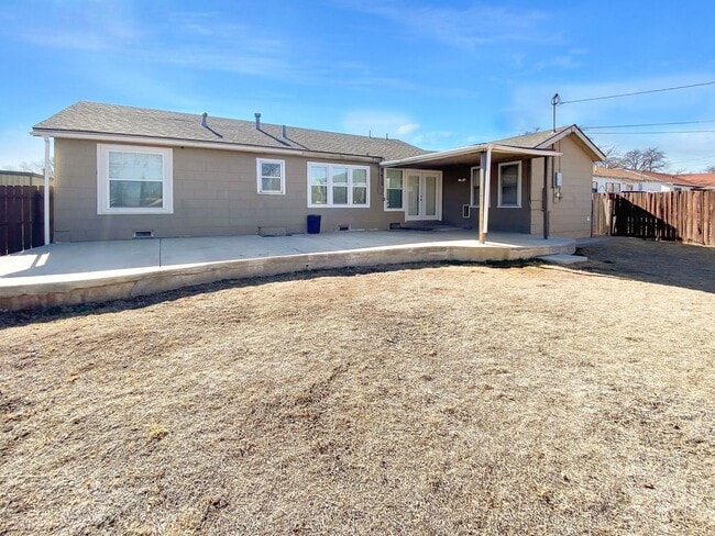 Building Photo - 116 W Vega Dr