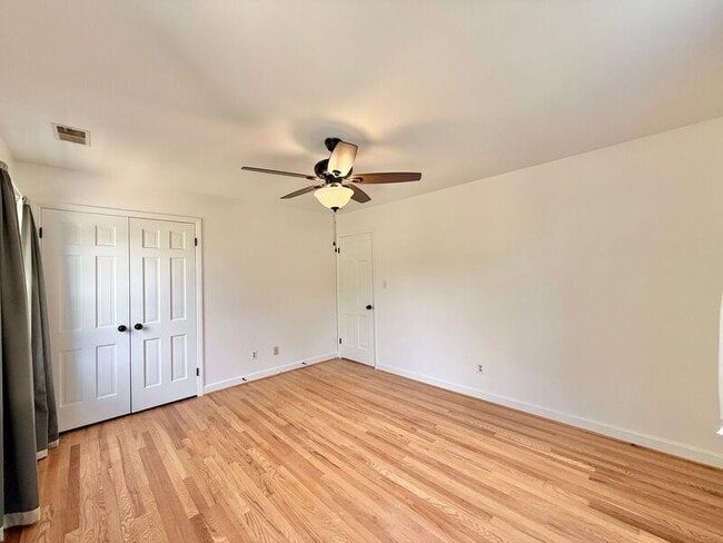Building Photo - 5017 Sandlewood Dr